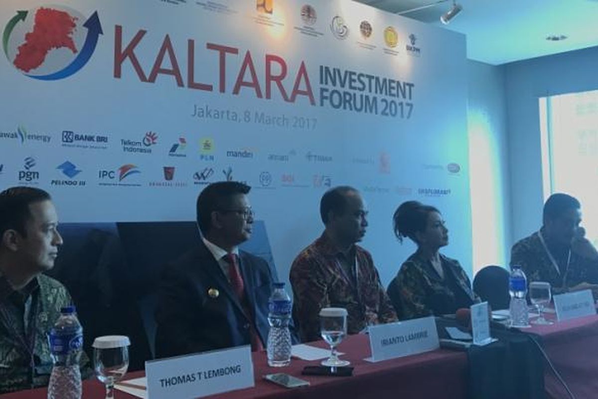 (kiri ke kanan) Kepala BKPM, Thomas Lembong, Gubernur Kaltara, Irianto Lambrie, dan Ketua Umum Projo, Budi Arie Setiadi, dalam konferensi pers Kaltara Investment Forum 2017 di Jakarta, Rabu (8/3/2017)