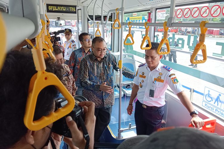 Peresmian uji coba bus listrik oleh Transjakarta