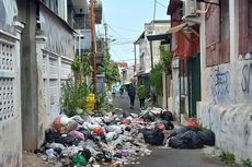 Sampah Membeludak, Warga Kota Yogyakarta Tutup Jalan Sastrodipuran
