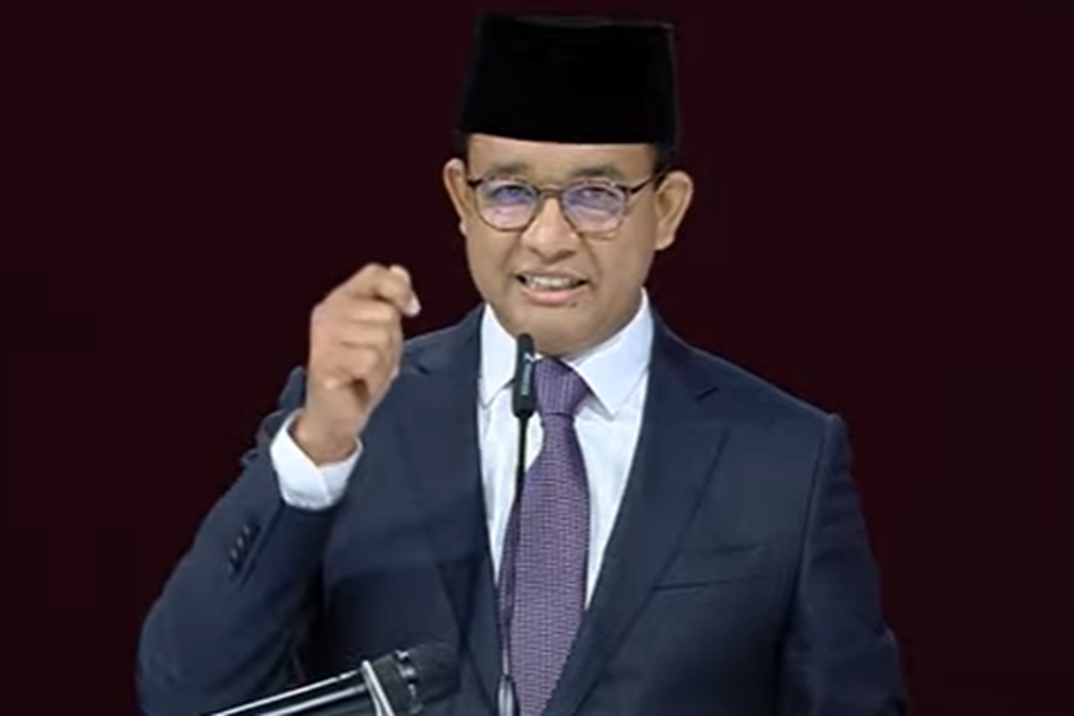 Calon presiden nomor 1 Anies Baswedan dalam debat kelima Pilpres 2024 yang digelar di Jakarta Convention Center, Jakarta pusat, Minggu (4/2/2024). 