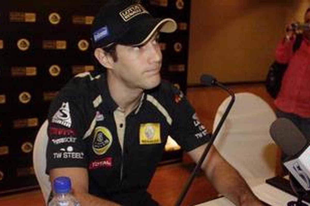 Bruno Senna ketika masih berseragam Renault, saat jumpa pers jelang GP Singapura 2011. Kini, Senna bergabung dengan tim Williams untuk F1 musim 2012.