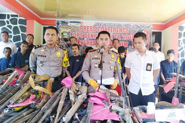 Ratusan senjata api saat dirilis Polres Muara Enim, Sumatera Selatan