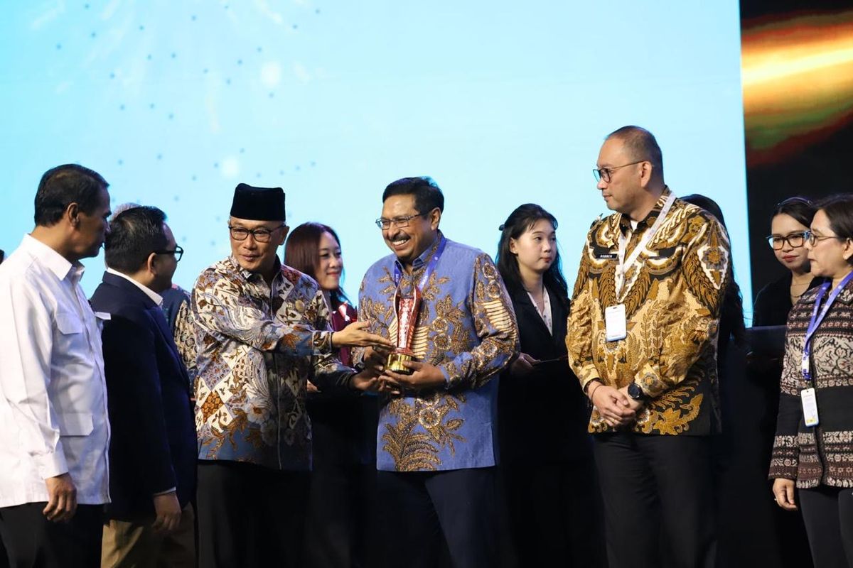 Kementerian Komunikasi dan Digital (Komdigi) meraih penghargaan sebagai Kementerian Terbaik III tingkat nasional dalam ajang BKN Award 2025. 