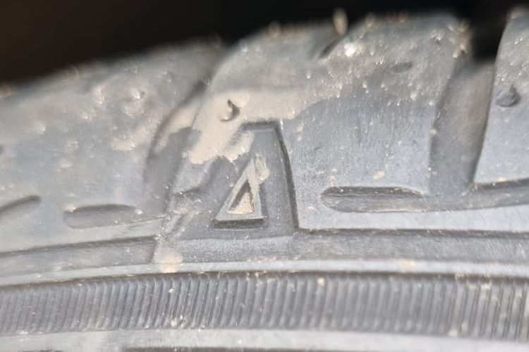 TWI pada ban mobil