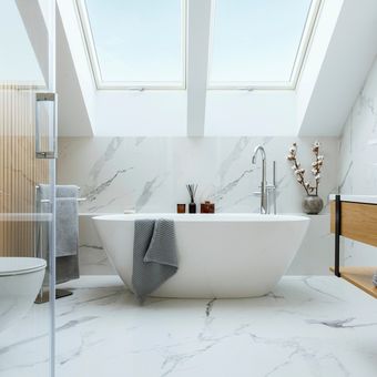 ilustrasi kamar mandi dengan marmer
