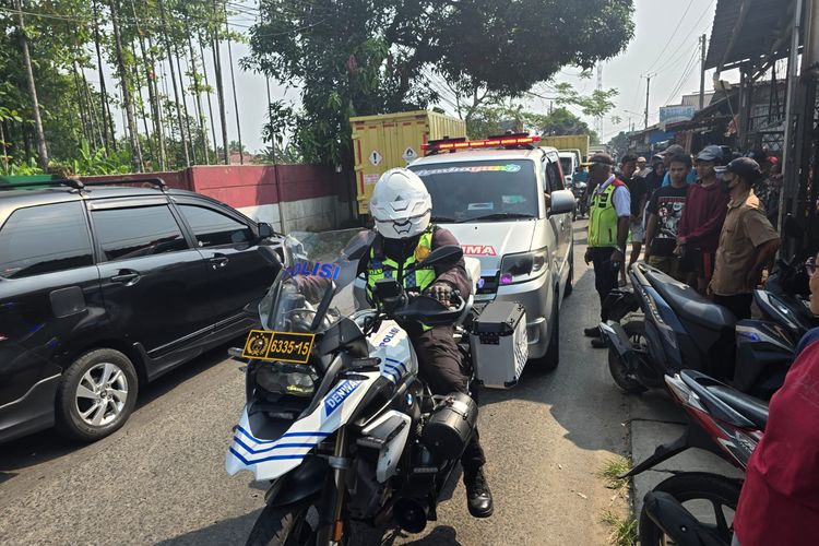 Diduga Sakit, Pemotor Mendadak Jatuh dan Tewas di Parung Bogor