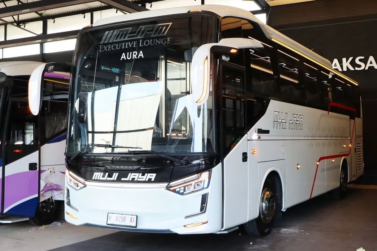 Bus baru PO Muji Jaya pakai bodi Legacy SR3 Neo HD Panorama Ultimate Edition