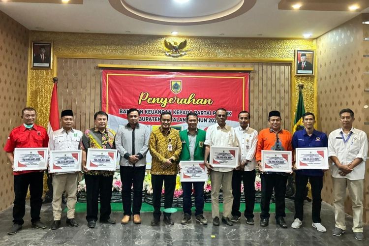 7 Partai Politik di Kabupaten Pemalang menerima bantuan keuangan pemilu 2019 di gedung Sasana Bhakti Setda Pemalang