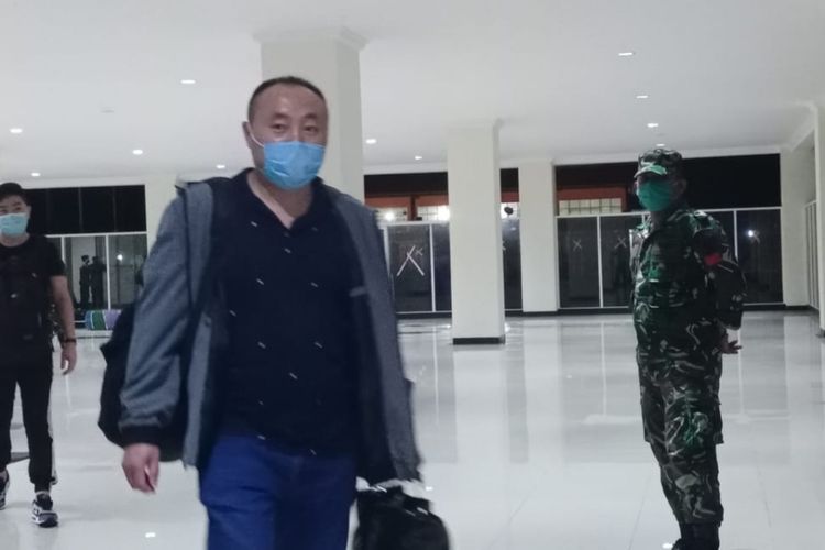 Sebanyak 156 TKA untuk gelombang pertama tiba di Bandara Haluoleo Kendari pada Selasa (23/6/2020)