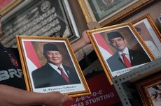 Pedagang Belum Berani Jual Foto Prabowo-Gibran