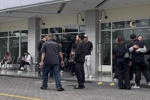 Reza Arap Terus Dampingi Mendiang Kekasihnya, Lula Lahfah