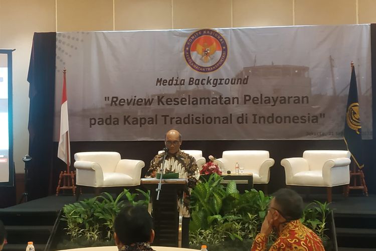 Ketua Komite Nasional Keselamatan Transportasi (KNKT) Soerjanto Tjahjono dalam acara Review Keselamatan Pelayaran pada Kapal Tradisional di Indonesia di Redtop Hotel & Convention Center, Gambir, Jakarta, Rabu (21/9/2022).