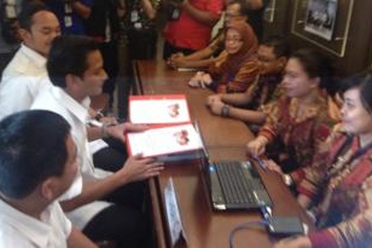 Tim pemenangan Prabowo Subianto-Hata Rajasa melaporkan penerimaan dan penggunaan dana kampanye capres kepada Komisi Pemilihan Umum, Jakarta Pusat, Jumat (18/7/2014).