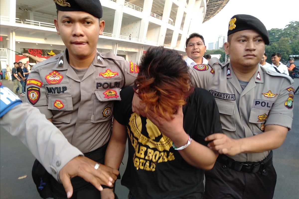 polisi amankan terduga pelaku copet di kawasan Gelora Bung Karno, Jakarta Pusat, Rabu (10/7/2019)