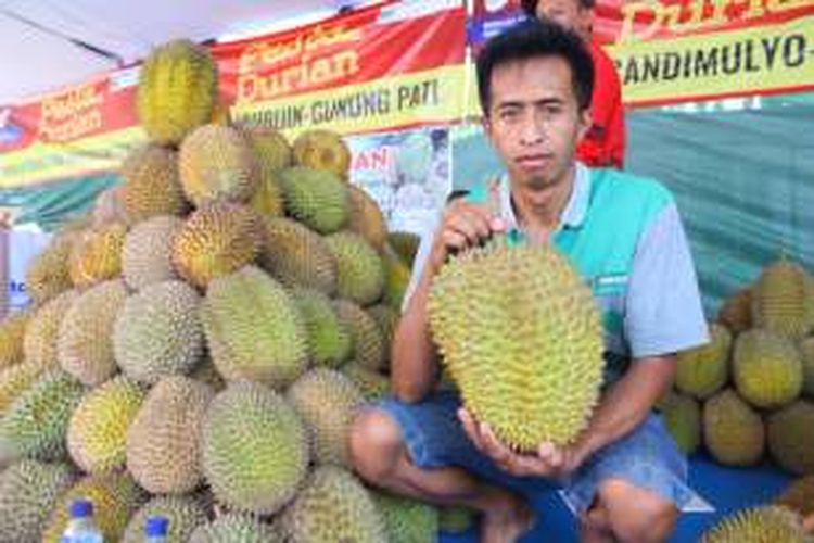 Durian kumbokarno berasal dari Magelang, tepatnya Desa Candi Mulyo. 