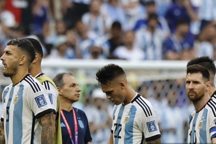 Reaksi Lionel Messi setelah Argentina kalah 1-2 dari Arab Saudi pada laga matchday pertama Grup C Piala Dunia 2022 di Lusail Stadium, Qatar, Selasa (22/11/2022) petang WIB. Pada Minggu (26/11/2022) dini hari WIB, Argentina akan melawan Meksiko di Lusail Stadium, Lusail, Qatar.