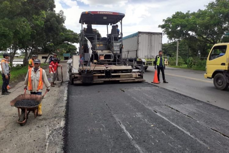 Perbaikan jalan berlubang di Jalan Nasional Pantura dan Yogyakarta