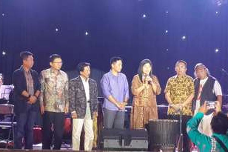 Sejumlah pejabat dan pendiri saat meresmikan Museum Musik Indonesia di Gedung Kesenian Gajayana, Kota Malang, Jawa Timur, Sabtu (19/11/2016).