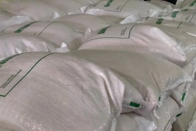 Warga Padang Pariaman Keluhkan Beras Bantuan Badan Pangan Berbau Apek dan Menguning