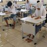 Siswa SMAN 1 Kampung Laut Cilacap  Ujian Semester di Tengah Banjir Rob