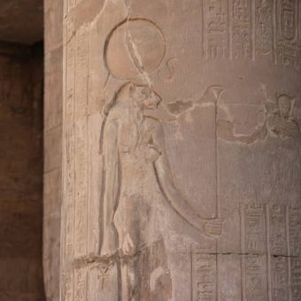 ilustrasi dewi Bastet Mesir kuno.