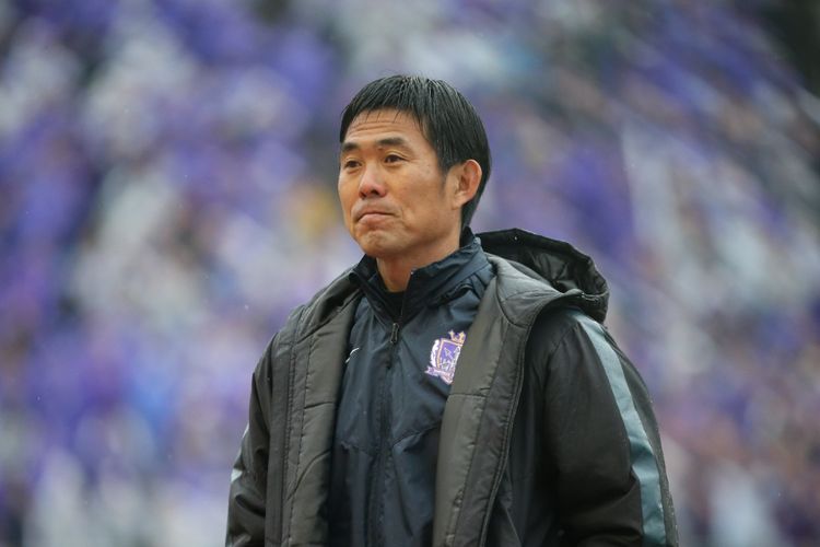 Pelatih asal Jepang, Hajime Moriyasu, yang pernah membawa Sanfrecce Hiroshima  juara J League tiga kali.