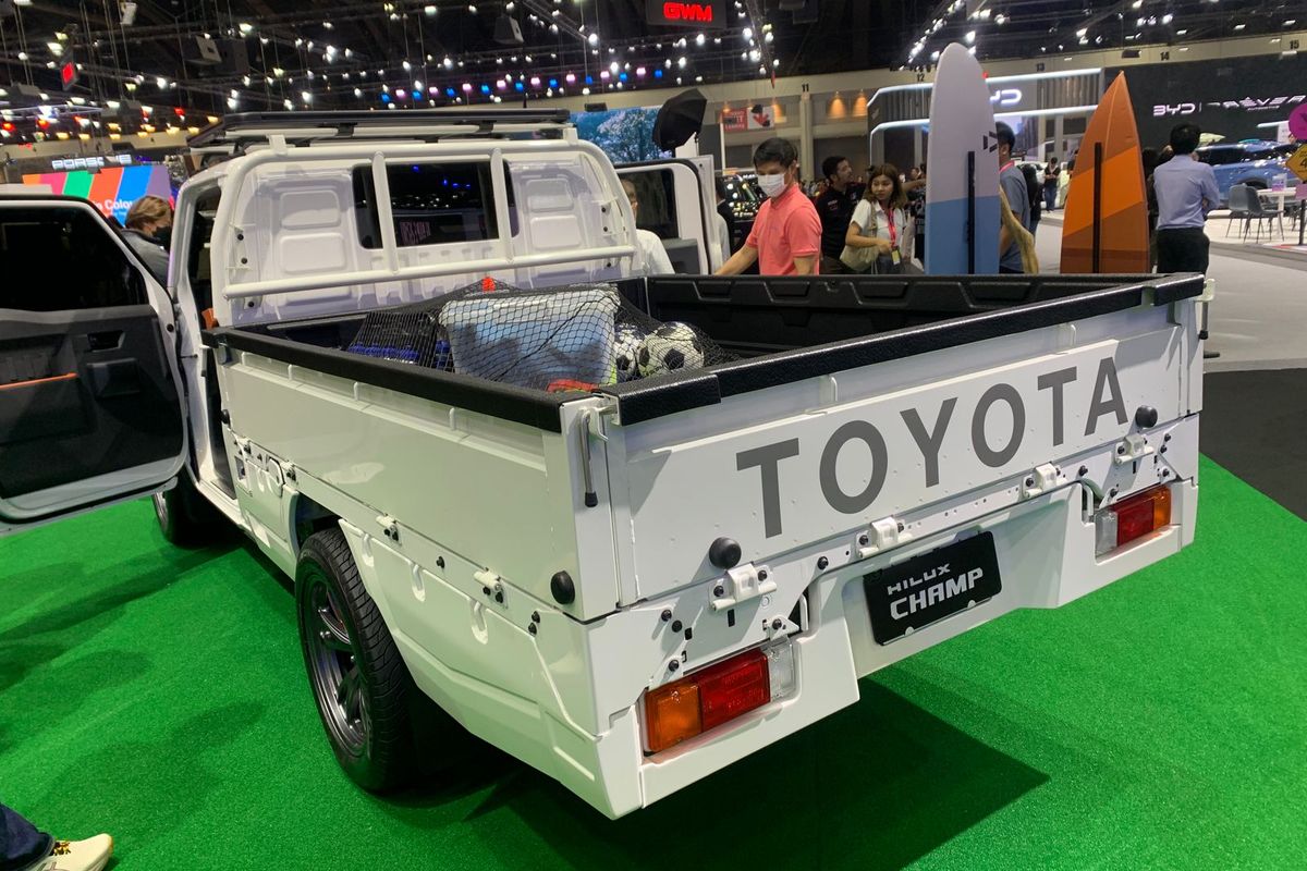 Toyota Hilux Champ resmi meluncur di Thailand Motor Expo (TME) 2023. Toyota Rangga versi Thailand ini digadang menjadi kendaraan niaga serbaguna yang dapat dimodifikasi sesuai kebutuhan.