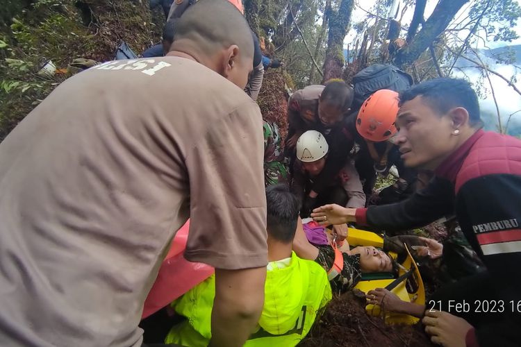 Kapolda Jambi, Irjen Pol Rusdi Hartono berhasil dievakuasi dari lokasi kecelakaan dengan menggunakan helikopter Superpuma. Kondisi kapolda sadar dan stabil, cedera patah tulang tangan, dan ada keluhan di punggung.