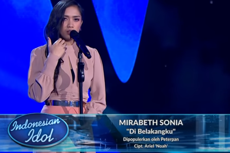 Kontestan Indonesian Idol X Mirabeth Sonia pada babak Showcase.