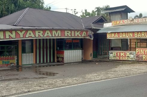 Putusnya Jalan Padang-Pekanbaru Buat Penjual Kue Khas Tak Bisa Jualan