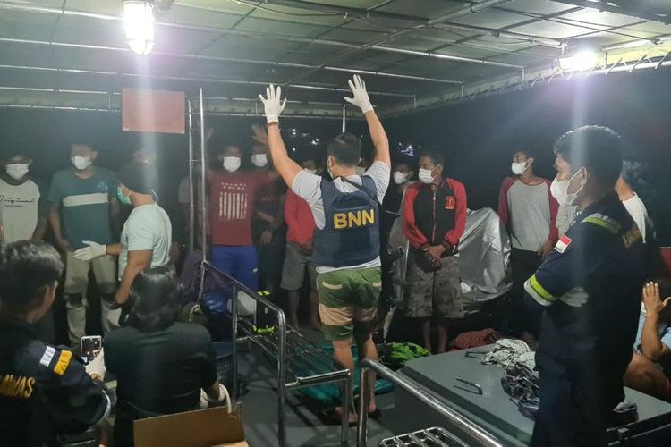 Badan narkotika Nasional (BNN) mengamankan awak kapal perikanan yang diduga terlibat dalam peredaran narkoba di Toli-toli, Sulawesi Tengah.