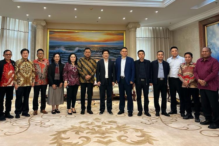 Gubernur Sulawesi Utara (Sulut) Olly Dondokambey dan didampingi jajarannya bertemu dengan Direktur Utama Grup Conch Yang Jun di Anhui China, Senin (8/5/2023).