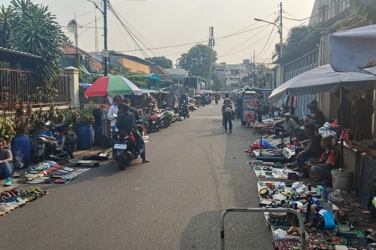 Pasar Loak Jatinegara, Rabu (26/7/2023)