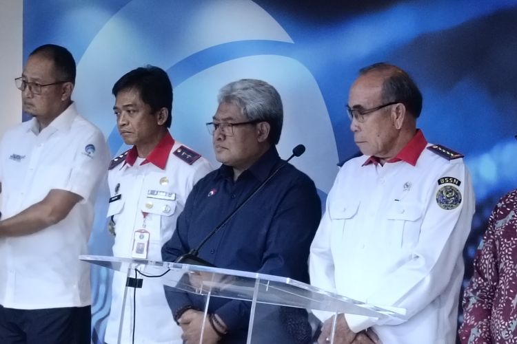 Kepala BSSN Hinsa Siburian saat menjelaskan perkembangan penanganan gangguan Pusat Data Nasional, Senin (24/6/2024) di Gedung Kementerian Komunikasi dan Informatika, Jakarta Pusat.