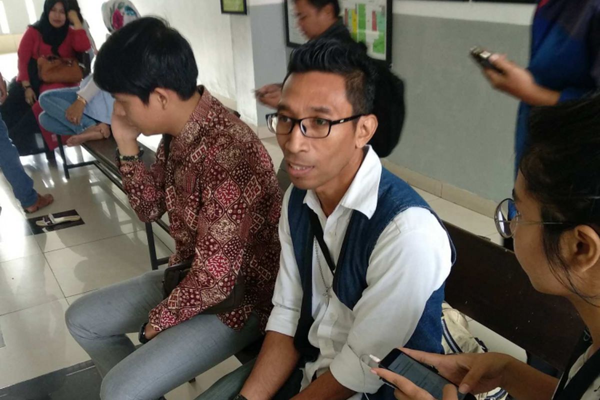 Ronaldo Latturette, terdakwa dalam kasus meninggalnya Gabriella Sheryl Howard (8), murid kelas III SD di Global Sevilla School usai diputus bebas oleh Hakim Pengadilan Negeri Jakarta Barat, Selasa (28/11/2017).