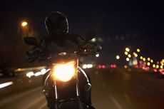 Tips Aman Naik Motor di Malam Hari