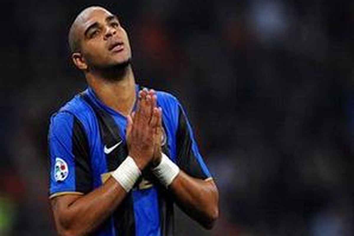 Striker Inter Milan, Adriano, masih belum dimasukkan ke dalam skuad.