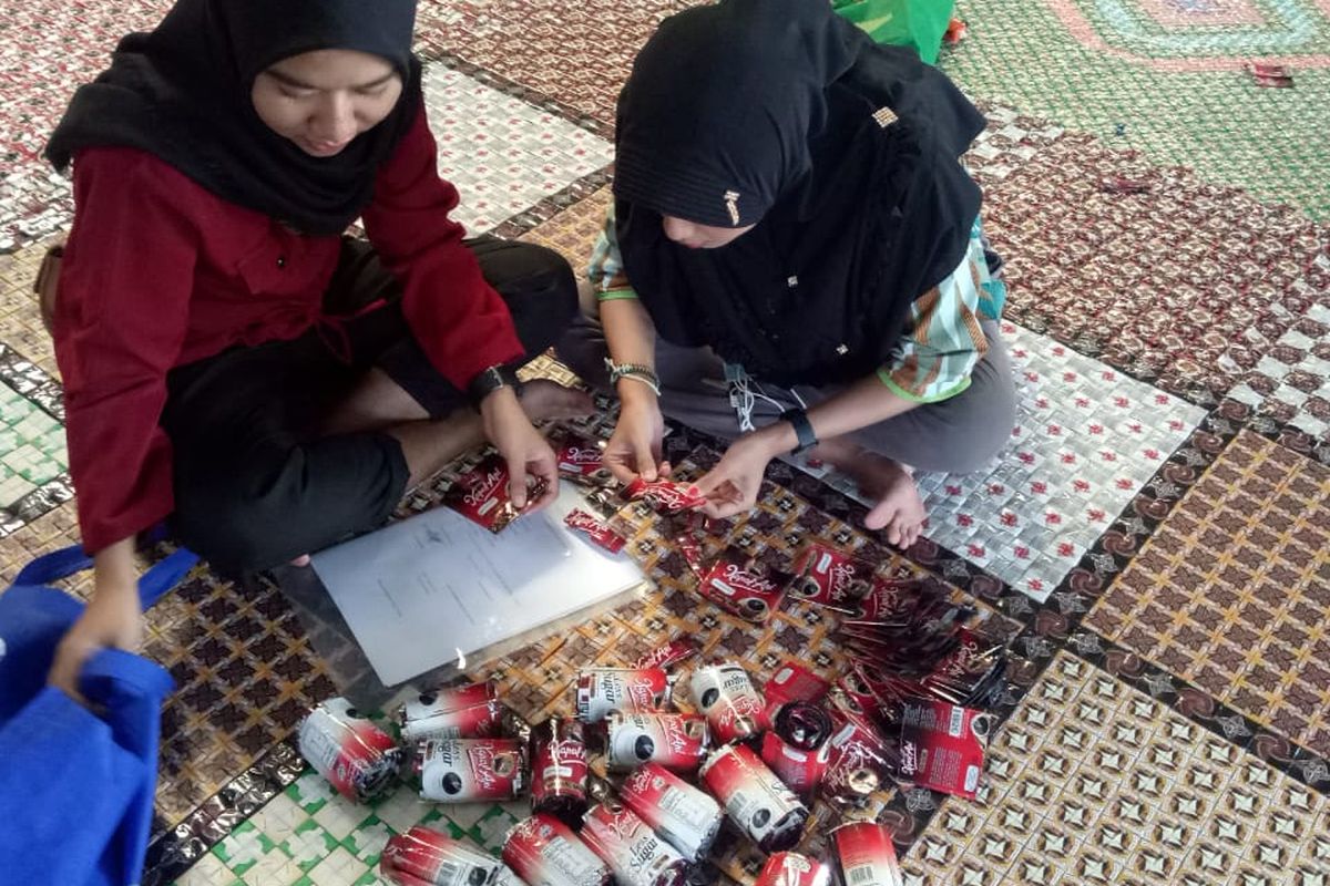 Universitas Budi Luhur (UBL) mendapat penghargaan dari Lembaga Layanan Pendidikan Tinggi (LLDikti) Wilayah III DKI Jakarta atas prestasi pengabdian masyarakat, khususnya melibatkan masyarakat pegiat sampah (14/8/2019).