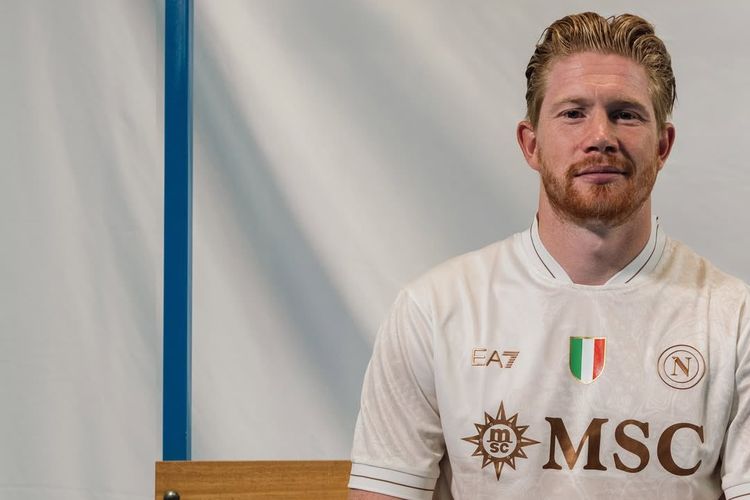 Kevin De Bruyne telah mengonfirmasi secara verbal bahwa dirinya akan mengenakan jersey nomor 10 untuk Napoli setelah pindah dari Manchester City pada musim panas ini.