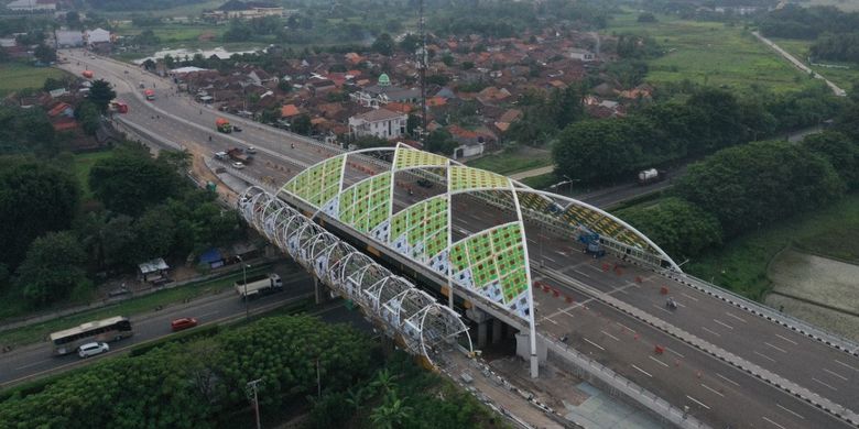 Jembatan Aria Wangsakata diresmikan Gubernur Banten. Jembatan yang ada di Jalan Syeh Nawawi Al Banten Kota Serang ini menjadi jembatan terlebar di Indonesia