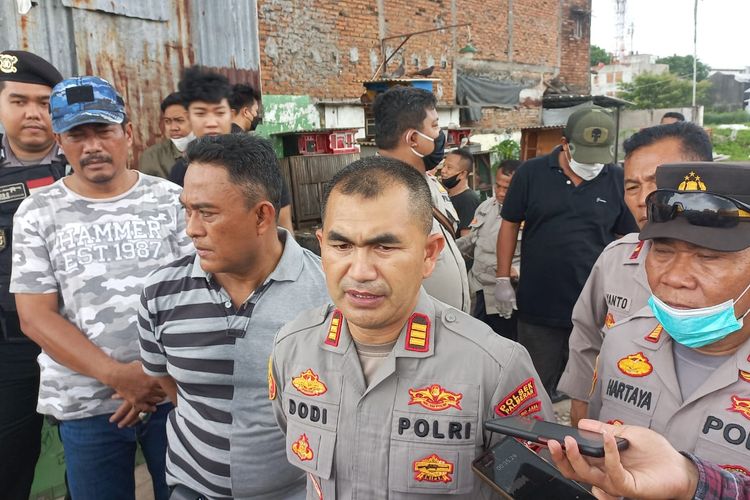 Polsek Palmerah kembali menggerebek kampung rswan peredaran narkoba di Kota Bambu Selatan atau biasa disebut Kampung Boncos, di Palmerah, Jakarta Barat, Jumat (18/11/2022) sore.