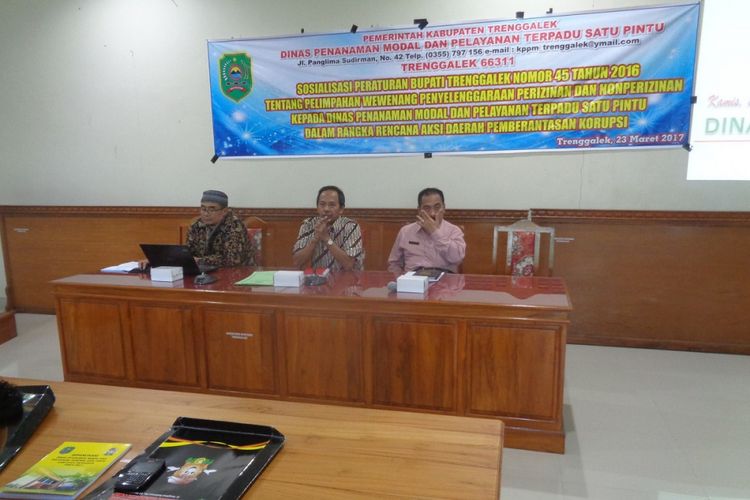Pemerintah Kabupaten Trenggalek memberlakukan sistem e-perizinan untuk mempermudah pengurusan izin usaha di daerah tersebut