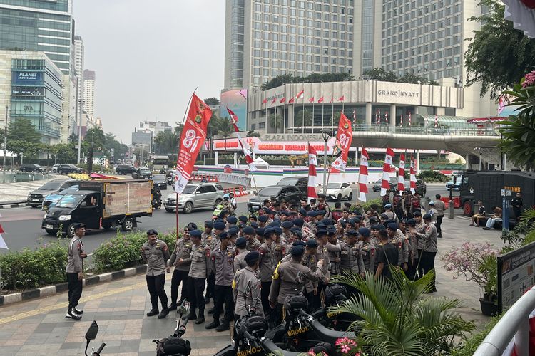 Demo 27 Agustus di DPR, Kawasan Bundaran HI Dijaga Polisi-TNI, Lalu Lintas Lancar