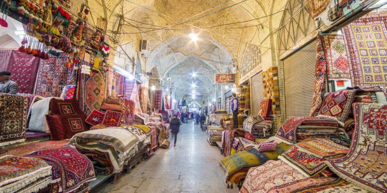 Salah satu lorong pasar atau bazar yang ada di kota Shiraz. (Shutterstock)