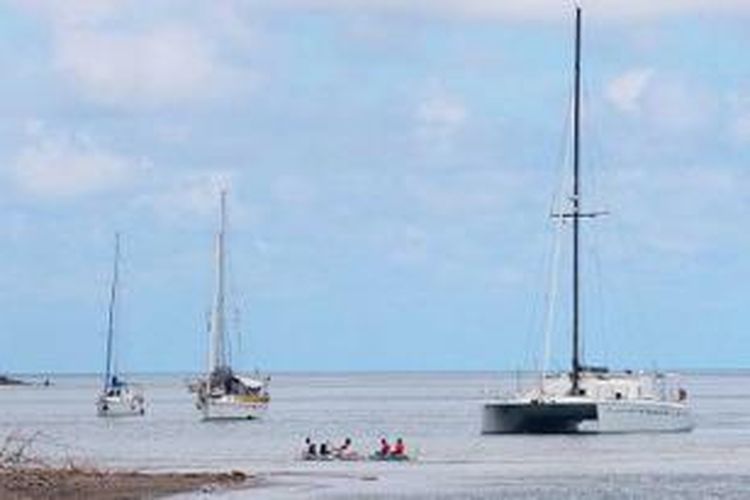 Sejumlah kapal layar yang turut dalam Darwin-Ambon Yacht Race and Rally 2013, Jumat (23/8/2013) lalu, berada di lepas Pantai Amahusu, Ambon, Maluku. Jumlah peserta pada tahun ini meningkat dari sebelumnya 9 kapal menjadi 22 kapal.
