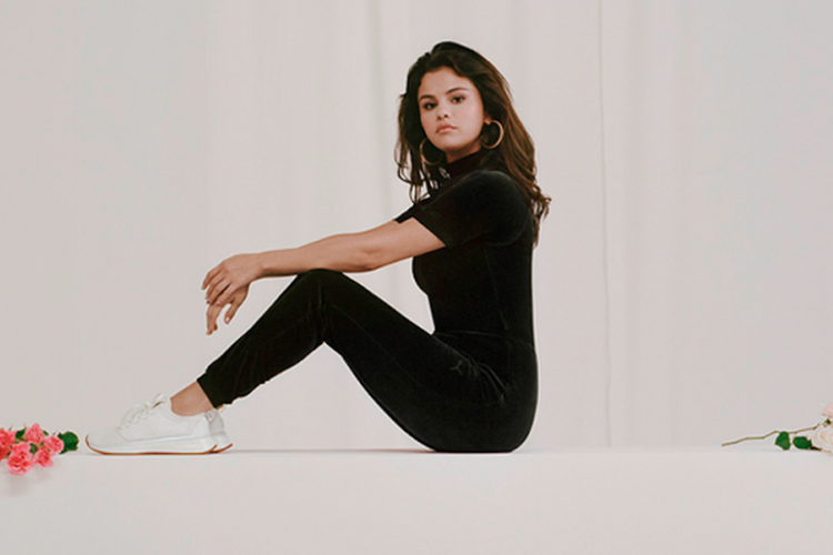Selena Gomez dengan koleksi terbarunya yang disebut Strong Girl
