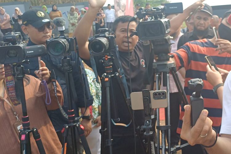 Warga Ciangir Ngadu ke Pramono dan Andra Soni, Sebut Rumah Keluarganya Retak Imbas Proyek