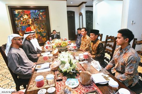 Jokowi dan Presiden UEA Santap Makanan Tradisional di Bandara, Ada Kue Lapis hingga Sosis 
