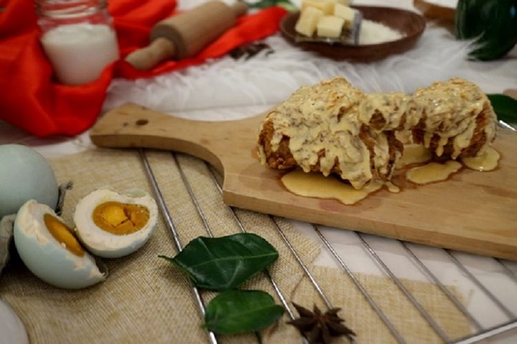 Gerai makanan cepat saji, Kentucky Fried Chicken (KFC) Indonesia kembali merilis hidangan unik terbaru yaitu KFC Salted Egg. Hidangan tersebut merupakan inovasi ayam hot & crispy khas KFC dengan tambahan baluran saus telur asin.