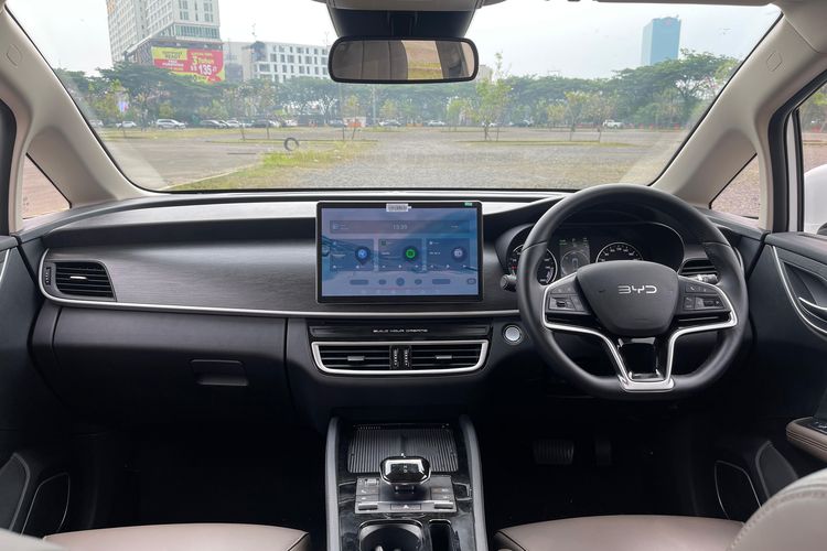 Test drive BYD M6